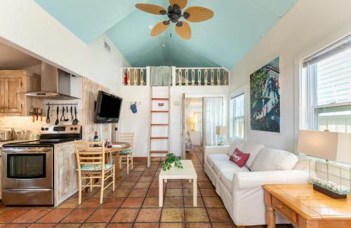 Uptown - Upper Duval House | Casita de Catherine by AvantStay 1 Block to Duval St w Hot Tub