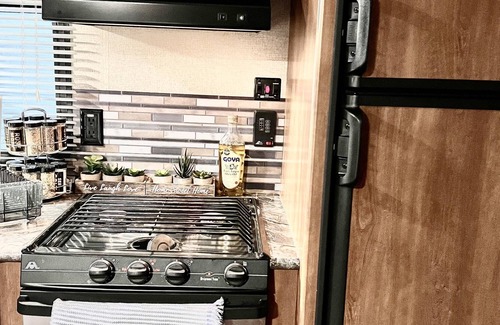 Denham Springs RV Rental | Casita! Great Location 4 mins from I-12 17 miles LSU Tiger Stadium