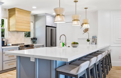 Cedar Creek Reservoir House | Casita on the Cove with Bunkhouse, Cinema Room and Hot Tub