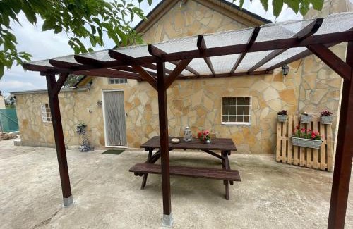 La Torre de Claramunt House | Casita rural con piscina