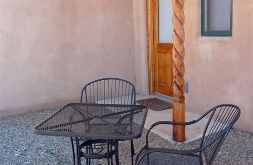 Arroyo Seco Cottage | Casita Seco: Casita Close to Town of Taos & Taos Ski Area