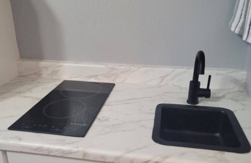 Sun City Apartment | Casita with kitchenette - 15 min from Glendale!