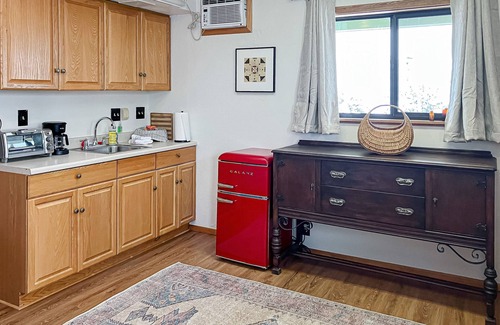Lake Montezuma Apartment | Casita with mountain views, kitchenette, outdoor seating & free wifi