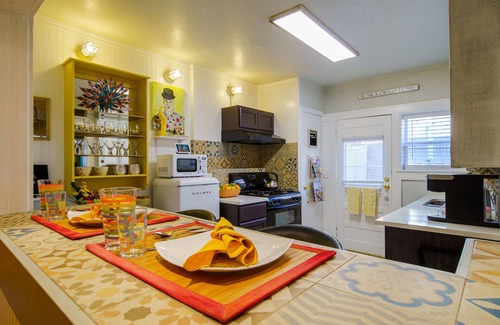 El Paso House | Casita Yandell - UNIQUE & STYLISH 1 BR in Midtown!