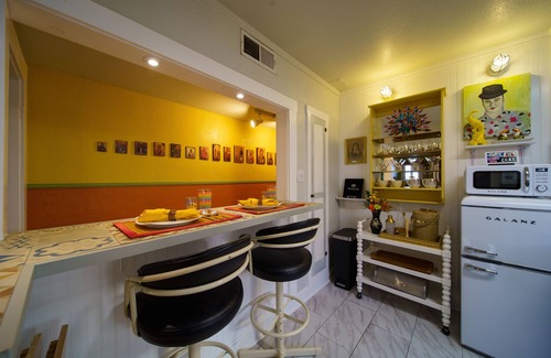 El Paso House | Casita Yandell - UNIQUE & STYLISH 1 BR in Midtown!