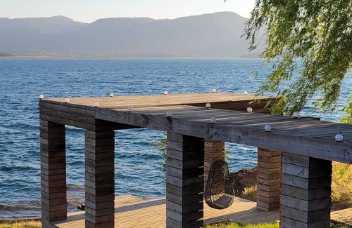 Bajos de Lircay House | Casona del Lago "lodge Pehuén Colbún"
