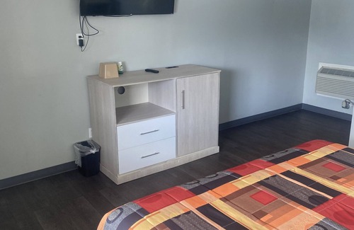 Waterford Hotel | Cass Lake Hotel