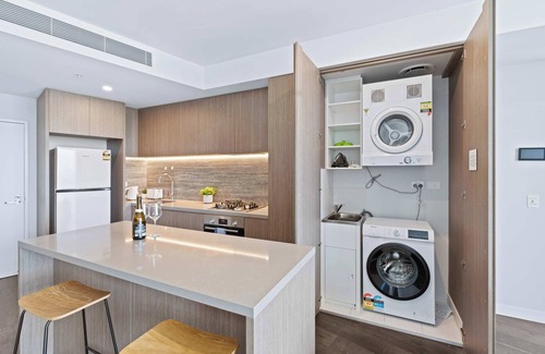 Broadbeach Apartment | CASSA CASIN0 - City Views 1 Bed Apt in Broadbeach!