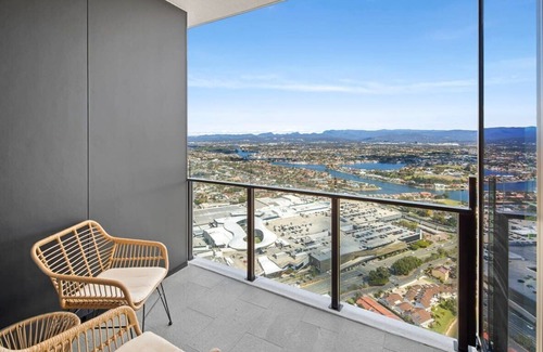 Broadbeach Apartment | CASSA CASINO - Spectacular River & Hinterland Views 1 Bed Apt in Broadbeach!