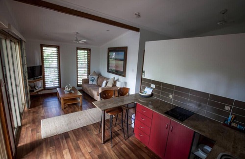 Mission Beach House | Cassawong Cottages - Possum