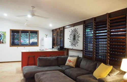 Mission Beach House | Cassawong Cottages - Kookaburra - 2 Bed