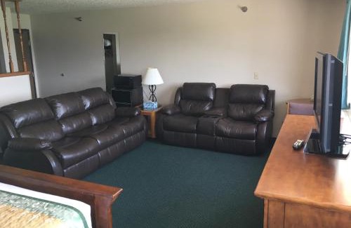 Cassville Hotel | Cassville Four Seasons Inn & Suites