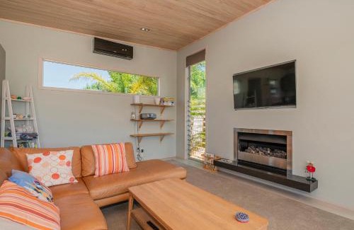 Whangamata House | Castaway Bach - Whangamata Holiday Home