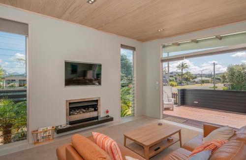 Whangamata House | Castaway Bach - Whangamata Holiday Home