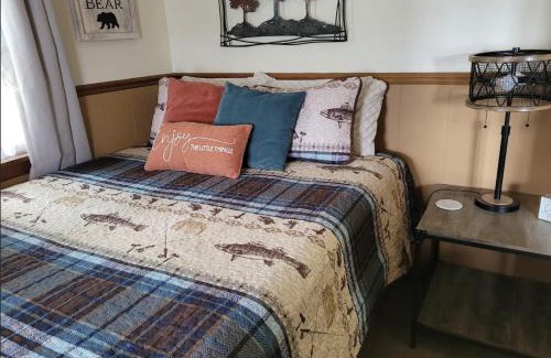 Newaygo Apartment | Castaway Cottage on Croton Pond #4