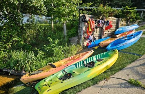 Newaygo Apartment | Castaway Cottage on Croton Pond #4
