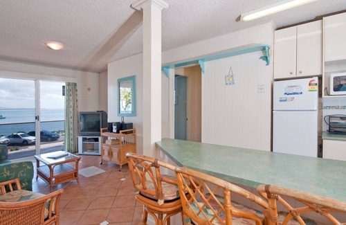 Shoal Bay Apartment | Castaways 4/17 Shoal Bay Road - Opposite Shoal Bay Beach