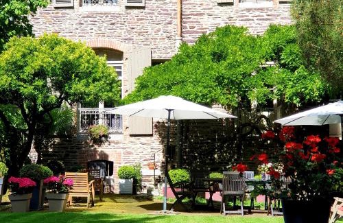 Fougeres - Sevigne Bed & Breakfast | Castel Jolly