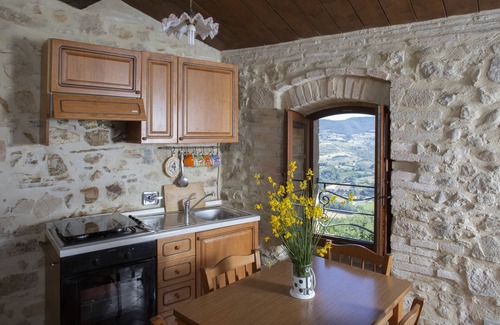 Gualdo Cattaneo Apartment | Castello di Cisterna