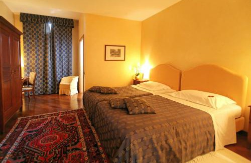 Costigliole Saluzzo Hotel | Castello Rosso
