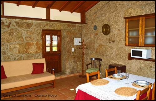 Castelo Novo House | Castelo Cottages