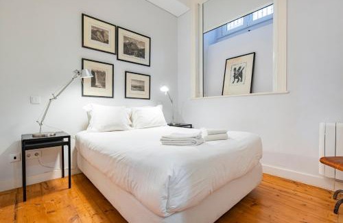 Sao Cristovao e Sao Lourenco Apartment | Castelo Design Aparment W/Balcony & Super View by LovelyStay