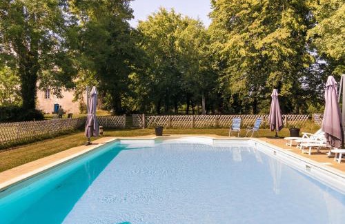 Chalais House | Castle Apartment in Chaleix by Forest