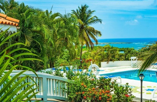 Savannes Villa | Castle By The Pool