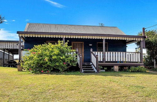 Wooli House | Castle Gandolfo has charm and centrally located