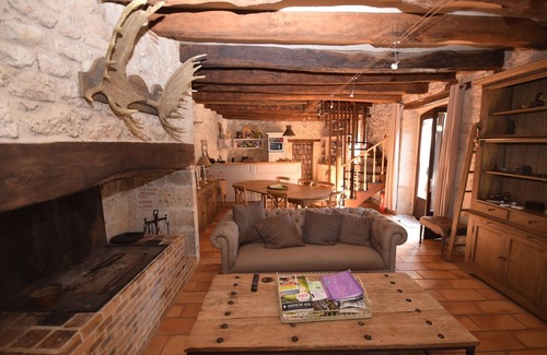 Bon-Encontre Cottage | Castle in Bon-Encontre with Pool & Garden
