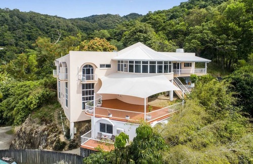 Earlville House | Castle In The Sky - Incredible Views