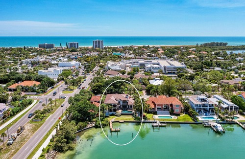 Saint Armands Key House | Castle on-the-Bay - St. Armand’s/Lido Beach 6 BD, Pool/Spa, Boat & Jet Ski Dock