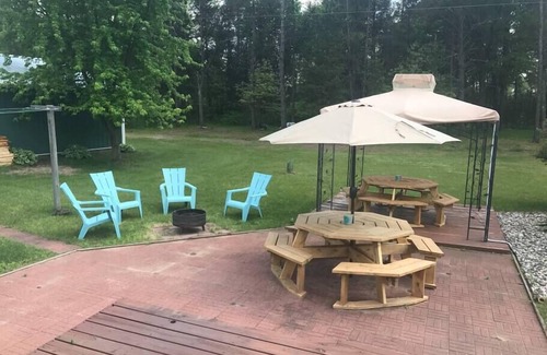New Lisbon House | Castle Rock Cottage-Near Castle Rock Lake