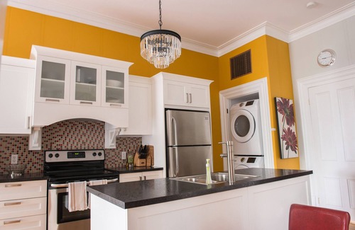 Desjardins Apartment | CASTLE VIEW 13 ROOMS 2 Terraces 1 Sunroom 2 parking