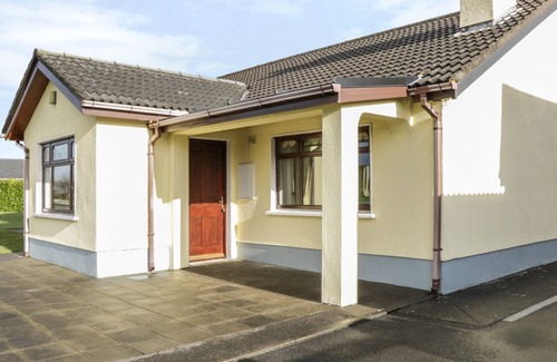 Carrowmoreknock House | CASTLE VIEW, family friendly in Oughterard, County Galway