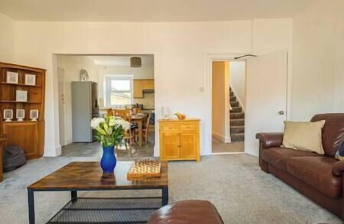 Baglan Apartment | Castleview Coastal Comfort (With 2 parking spaces)