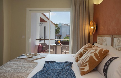 San Antonio Bay Hotel | Casual Bahía Ibiza Hotel