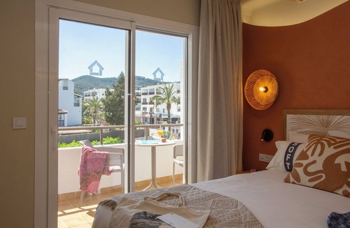 San Antonio Bay Hotel | Casual Bahía Ibiza Hotel