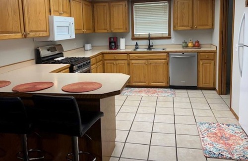 Tahlequah House | Casual Comfort: Cozy 2 KING minutes from NSU & Downtown Tahlequah