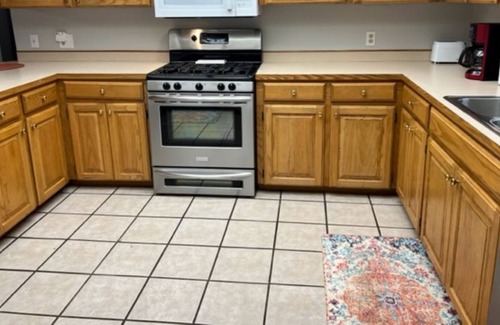 Tahlequah House | Casual Comfort: Cozy 2 KING minutes from NSU & Downtown Tahlequah