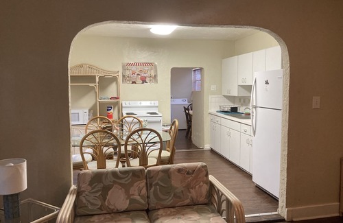 St. Petersburg - Clearwater House | Casual, fully stocked house in mixed use neighborhood in St Pete