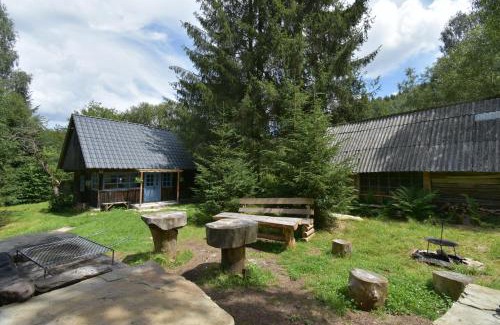 Risca Ski Chalet | Casuta dintre brazi