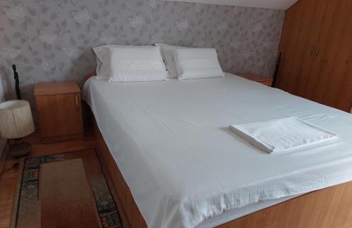 Vladesti House | Casuta dintre dealuri