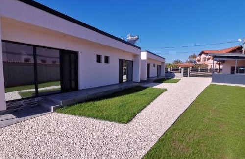 Corbu House | Casutele Amaliei