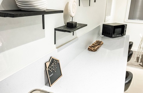 Bishopston Apartment | Caswell Bay modern 2 bedroom apartment sleeps 6 next to sauna retreat and beach