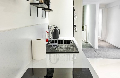 Bishopston Apartment | Caswell Bay modern 2 bedroom apartment sleeps 6 next to sauna retreat and beach