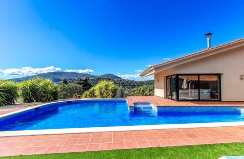 Caldes de Montbui Villa | Catalunya Casas Stunning modern villa and just half hour to Barcelona!