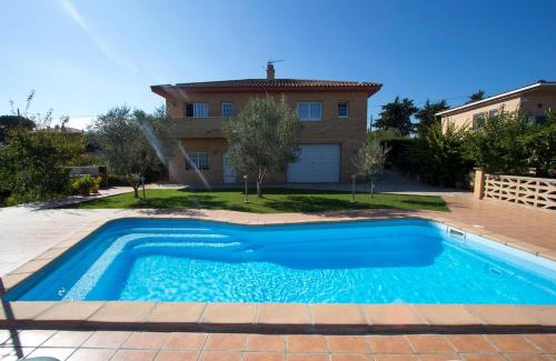 Sils Villa | Catalunya Casas Tranquil Costa Brava Retreat with private suite!