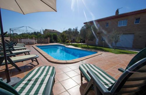 Sils Villa | Catalunya Casas Tranquil Costa Brava Retreat with private suite!