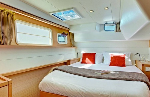 Pineta Boat Rental | Catamarano Mauticat Boat & Breakfast